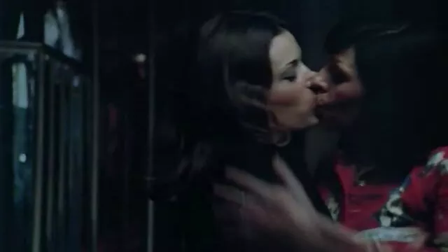 XXX pas d'inscription  Lola suce la film porno xxxl gratuit bite et donne le cul à son amant