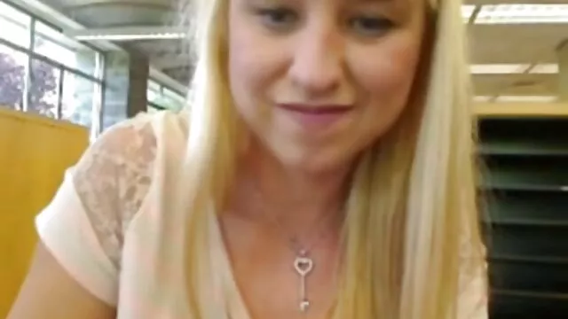 XXX pas d'inscription  Deux garçons blonds avec de gros film xxl black gratuit seins baise