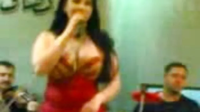 XXX pas d'inscription  Russe salope s'est xxl vidéo gratuit rendu à deux garçons pour de l'argent