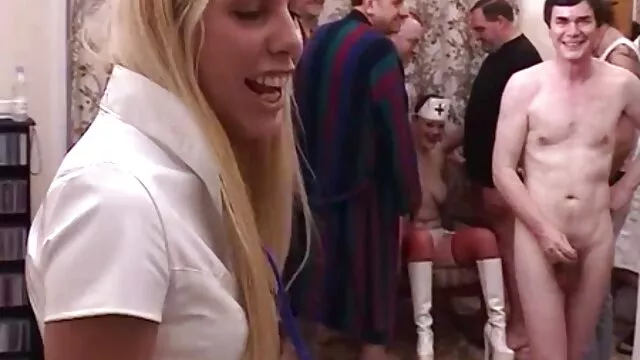 XXX pas d'inscription  Casting video xxl tukif sourcils jambes se masturbe et se donne à baiser
