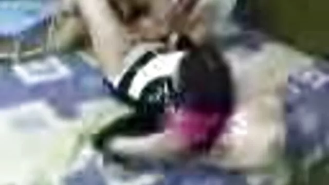 XXX pas d'inscription  Un mec chauve l'a hardiment poussé dans une fente latina video xxl gratuite humide