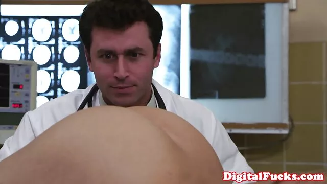XXX pas d'inscription  Le masseur crée tout le film porno xxl en français cunnilingus chaud