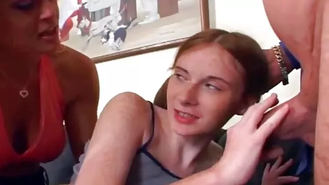 XXX pas d'inscription  Belle blonde film porno francais xxl Doigté une bite Monsieur