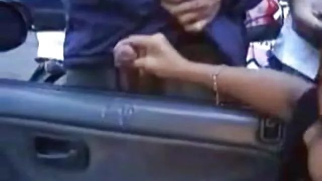 XXX pas d'inscription  La beauté xxl film pornographique au chocolat saute activement sur l'Aile Noire
