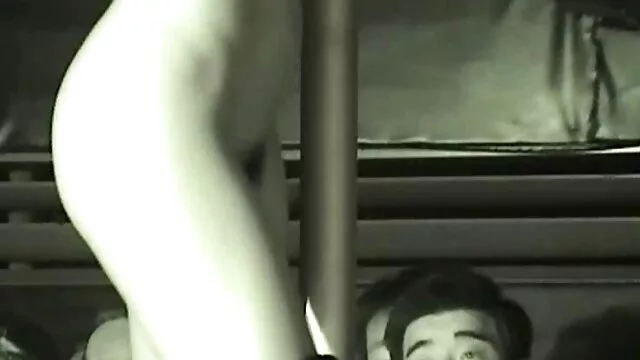 XXX pas d'inscription  Une film porno xxl video belle sœur aînée séduit son frère cadet