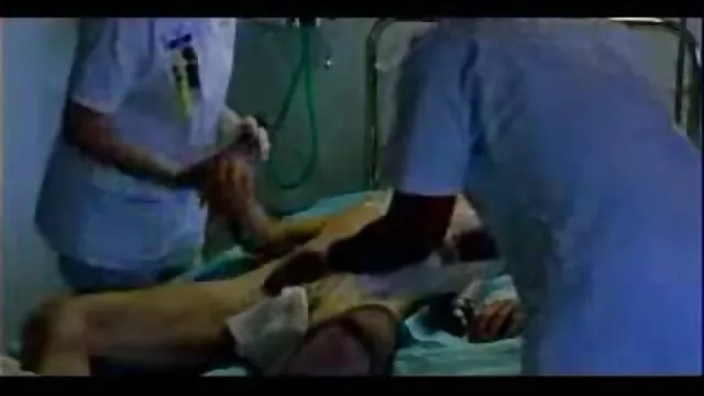 XXX pas d'inscription  Le gars avec sa langue est heureux et se déplace dans le voir video xxl gratuit trou