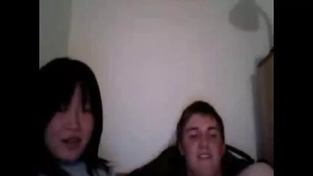 XXX pas d'inscription  Russe poussin masseur était dans la chatte sur xxl streaming gratuit la Table