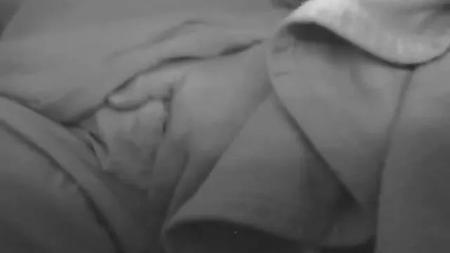 XXX pas d'inscription  Dans la nature jerk chevauche un mamelon étroit sur video gratuit xxxl son bras