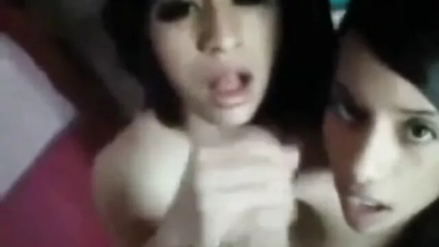 XXX pas d'inscription  Pom-pom girl à video xxl pornographique la peau foncée a sauté sur la tige battue de son grand-père.