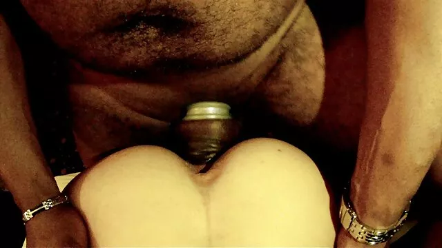 XXX pas d'inscription  Jeune femme baise un gentleman vidéo pornographique xxl à la caméra