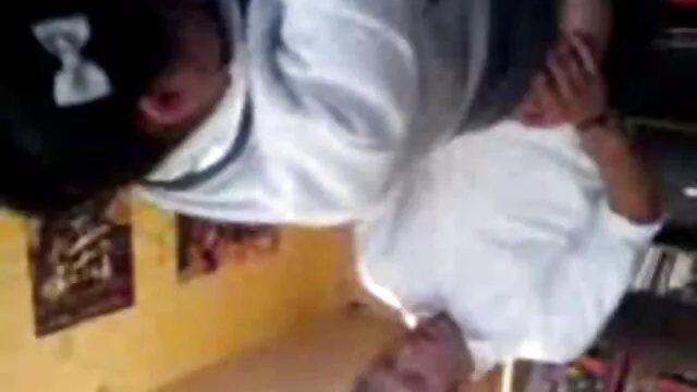 XXX pas d'inscription  Masseur satisfait le film xxl film porno client de ses propres mains