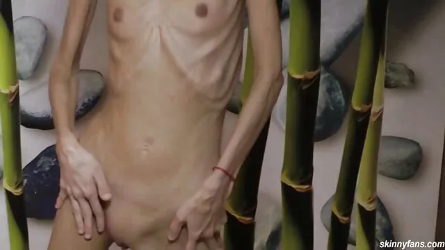 XXX pas d'inscription  Brûlant brune en bas baisée par son amant dans video de xxl gratuit sa chatte