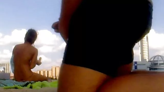 XXX pas d'inscription  Le masseur délicatement glissé filme pournou xxl son client chaud