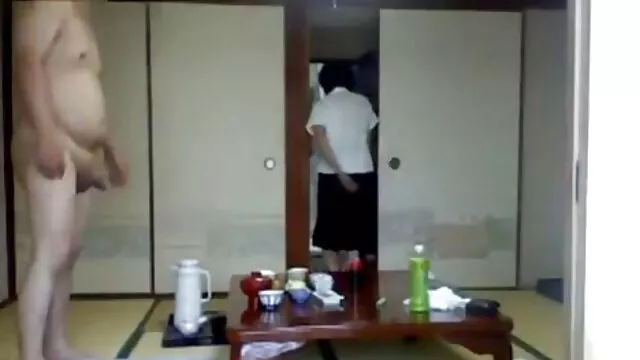 XXX pas d'inscription  Dans sa boîte de collection un homme ramassé xxxl film porno le morceau de son pantalon épais dans son sac